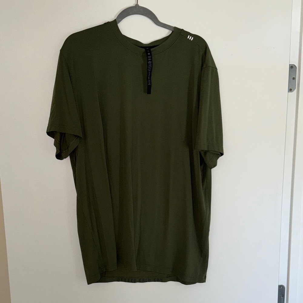 lululemon athletica Men's Olive Green License to Train Short-Sleeve Shirt